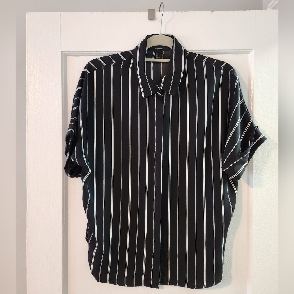 Draping striped short-sleeved blouse